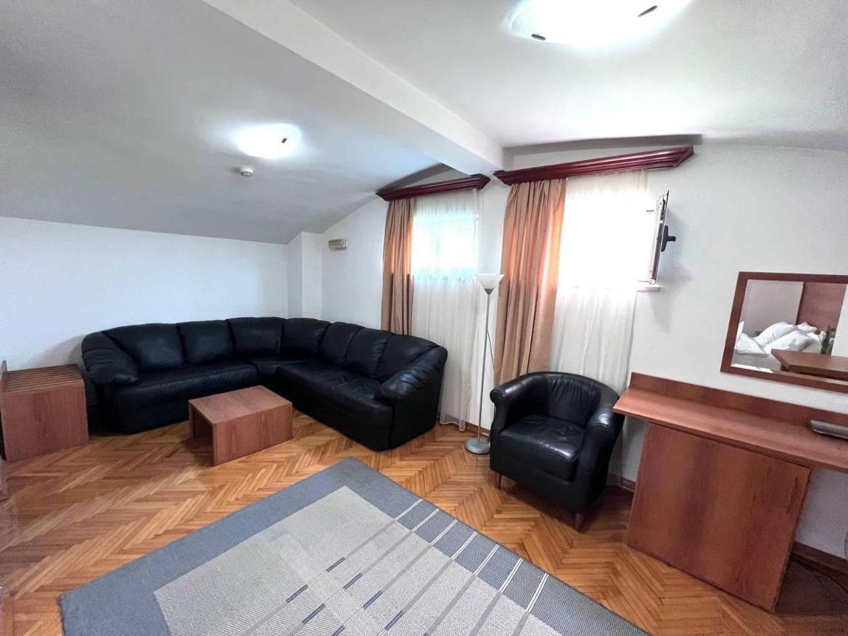 פודגוריצה Hotel Ambasador מראה חיצוני תמונה