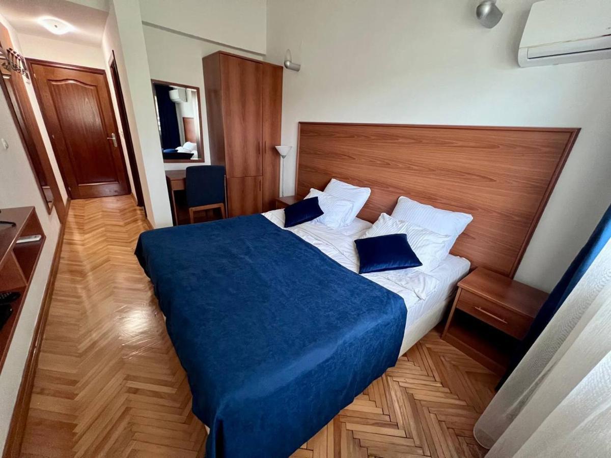 פודגוריצה Hotel Ambasador מראה חיצוני תמונה