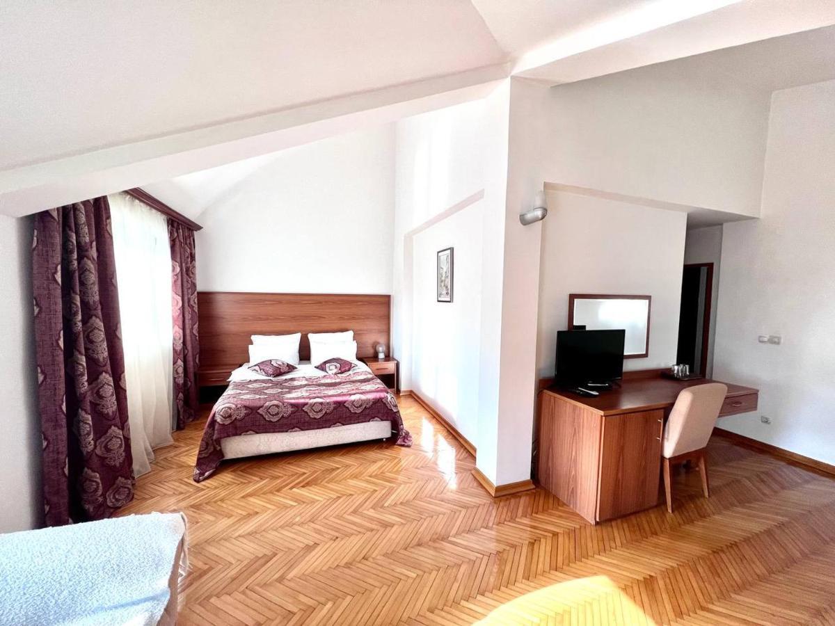 פודגוריצה Hotel Ambasador מראה חיצוני תמונה