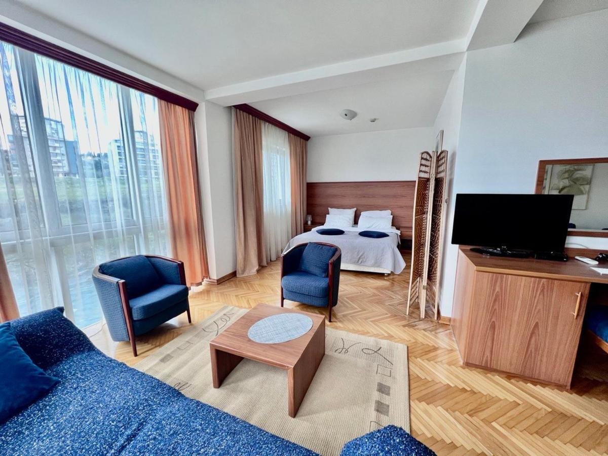 פודגוריצה Hotel Ambasador מראה חיצוני תמונה