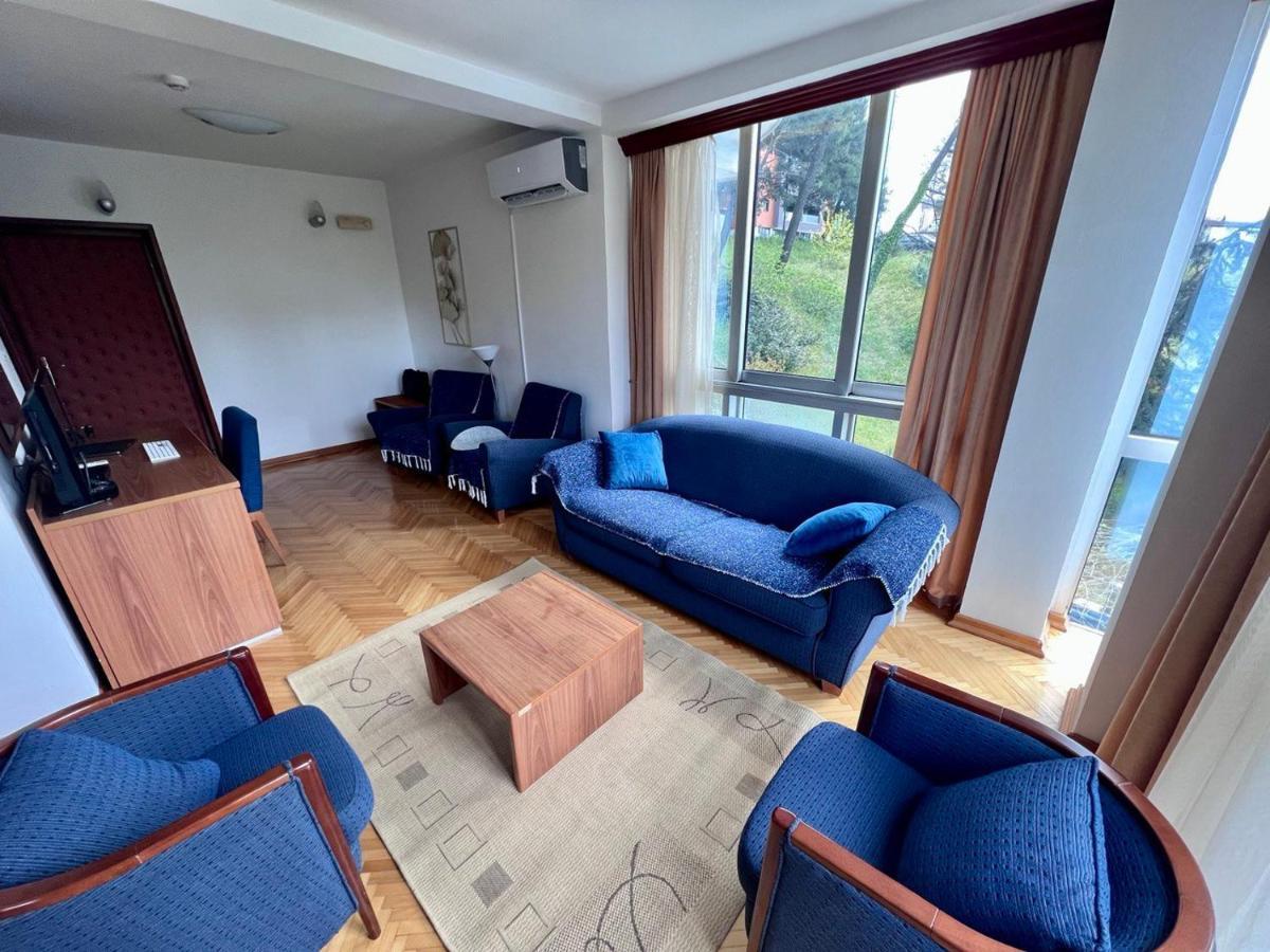 פודגוריצה Hotel Ambasador מראה חיצוני תמונה