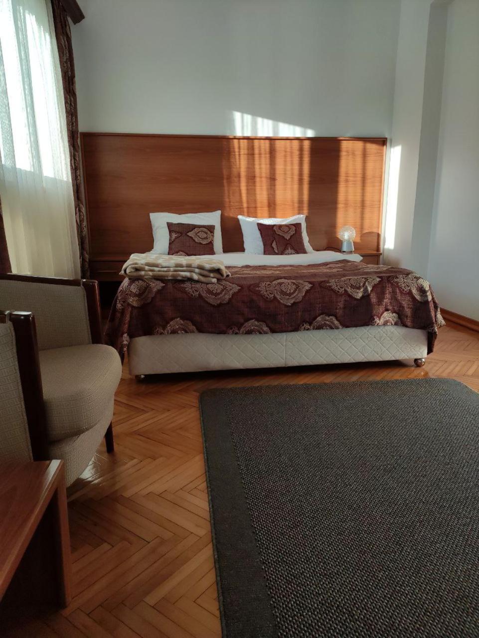 פודגוריצה Hotel Ambasador מראה חיצוני תמונה