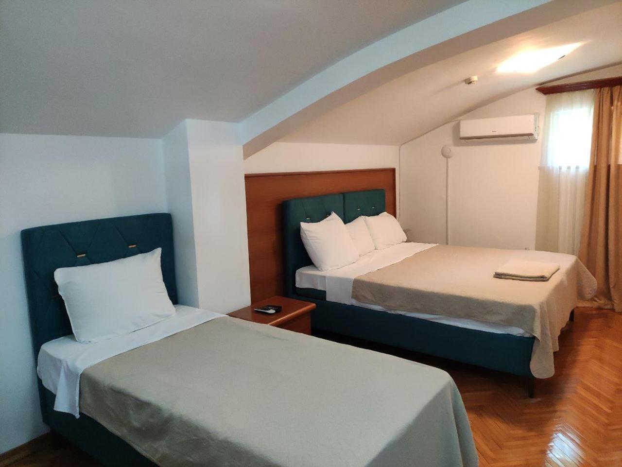 פודגוריצה Hotel Ambasador מראה חיצוני תמונה