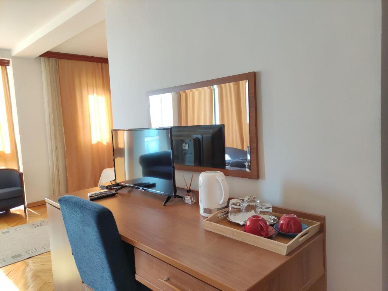 פודגוריצה Hotel Ambasador מראה חיצוני תמונה